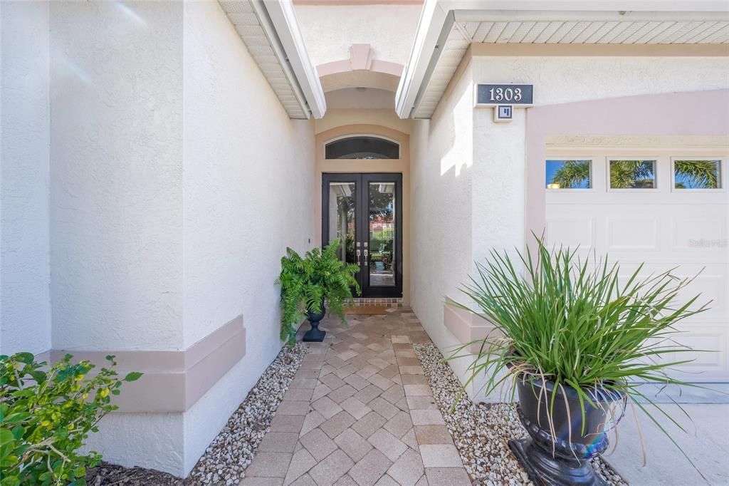 For Sale: $699,000 (3 beds, 2 baths, 1929 Square Feet)