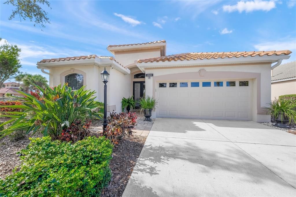 For Sale: $699,000 (3 beds, 2 baths, 1929 Square Feet)