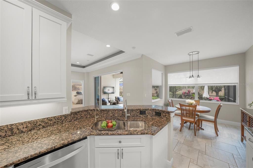 For Sale: $699,000 (3 beds, 2 baths, 1929 Square Feet)