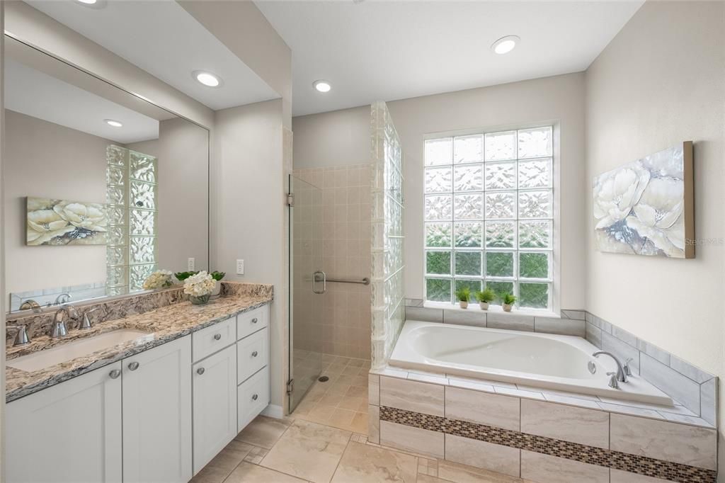 For Sale: $699,000 (3 beds, 2 baths, 1929 Square Feet)