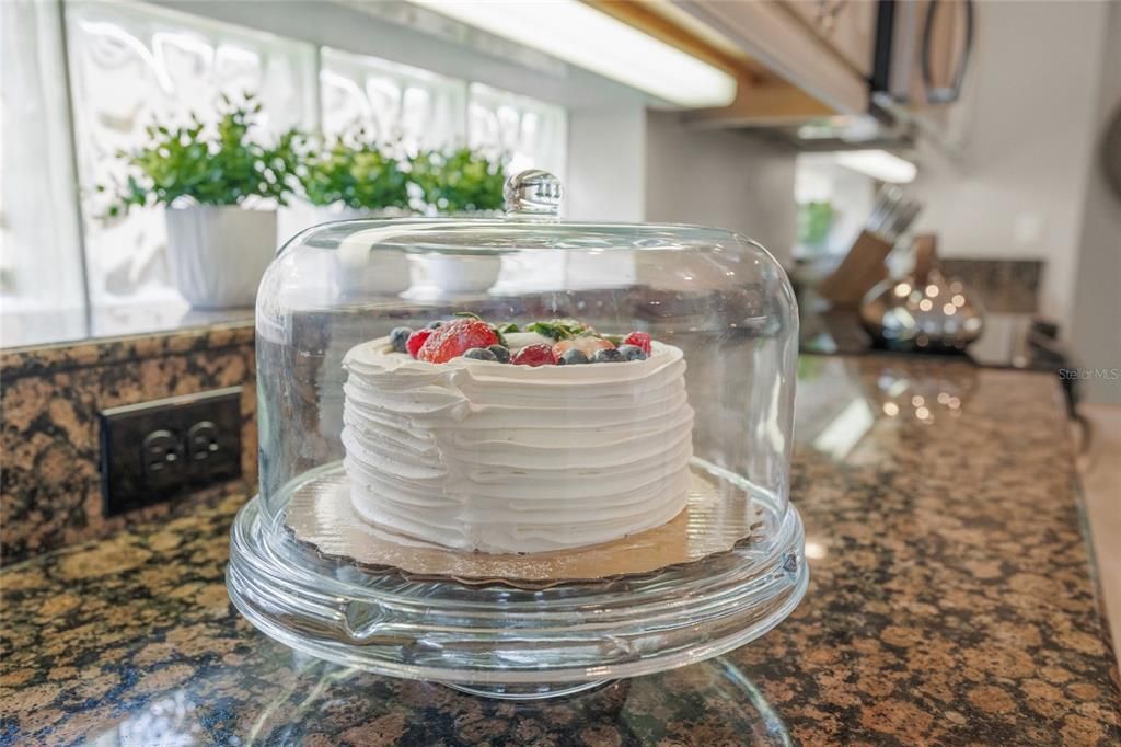 For Sale: $699,000 (3 beds, 2 baths, 1929 Square Feet)