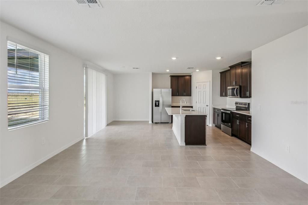 На продажу: $384,890 (4 спален, 3 ванн, 2387 Квадратных фут)