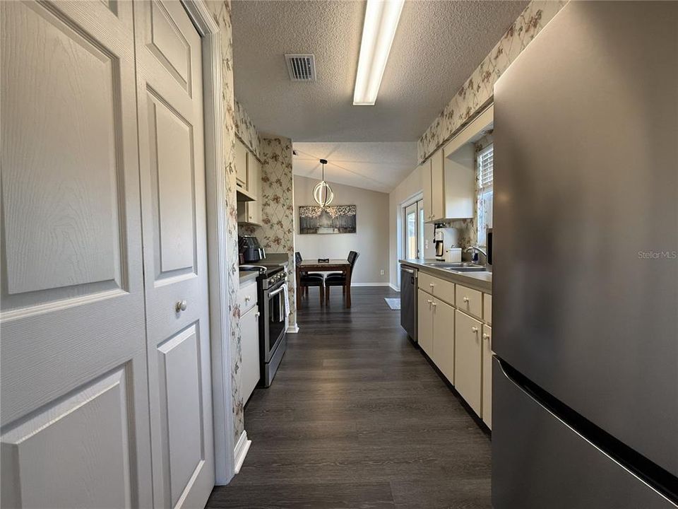 待售: $285,000 (3 贝兹, 2 浴室, 1155 平方英尺)