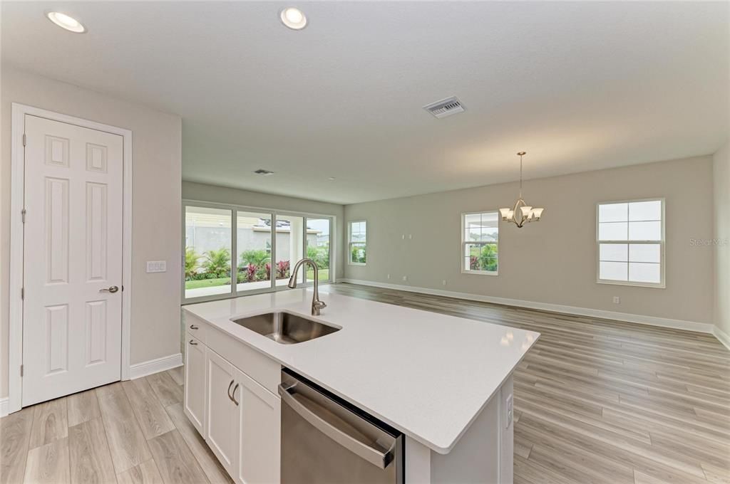 For Sale: $536,807 (3 beds, 3 baths, 2135 Square Feet)