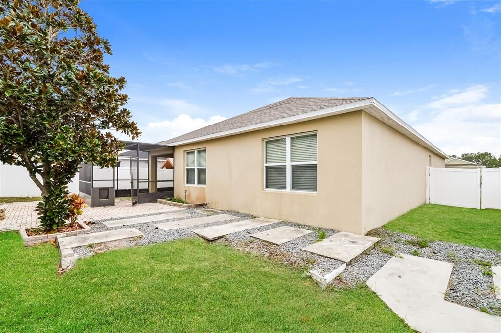 For Sale: $335,000 (4 beds, 2 baths, 1851 Square Feet)