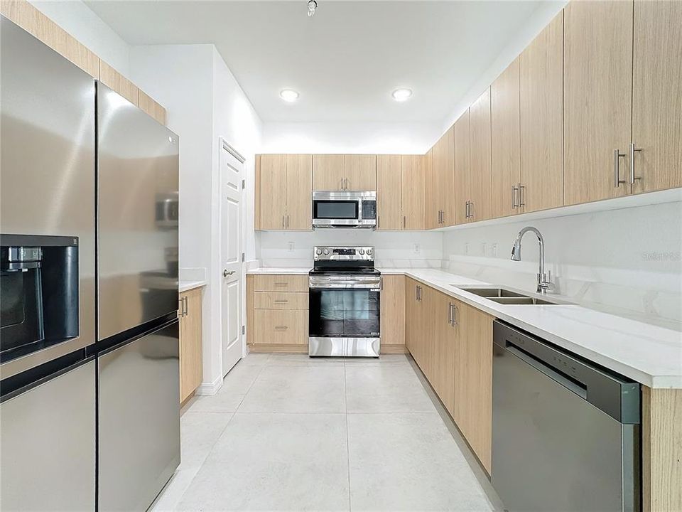 For Rent: $2,250 (4 beds, 2 baths, 2004 Square Feet)