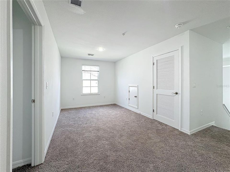 For Rent: $2,250 (4 beds, 2 baths, 2004 Square Feet)