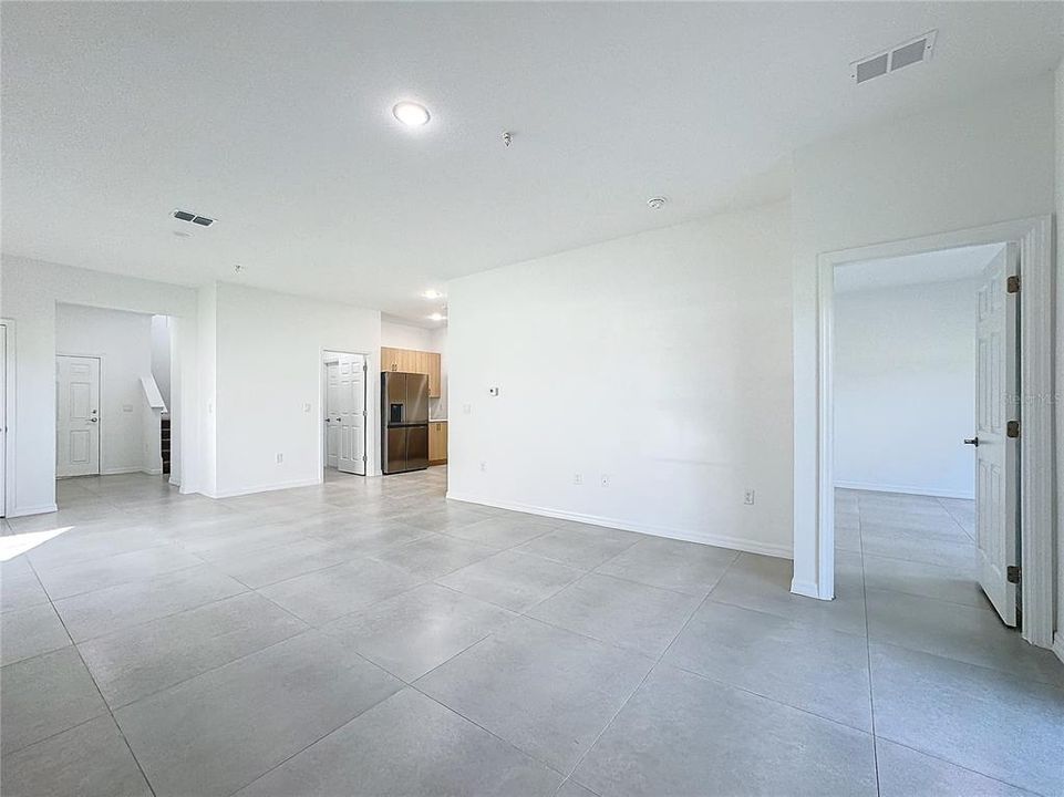 For Rent: $2,250 (4 beds, 2 baths, 2004 Square Feet)