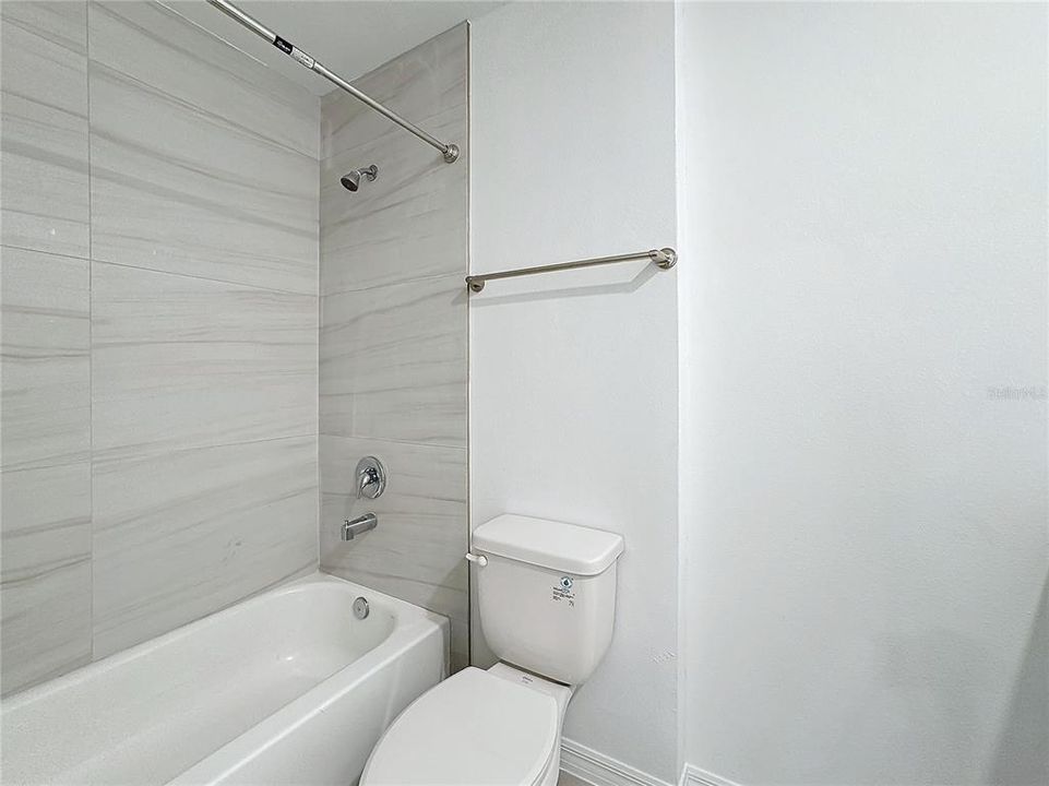 For Rent: $2,250 (4 beds, 2 baths, 2004 Square Feet)