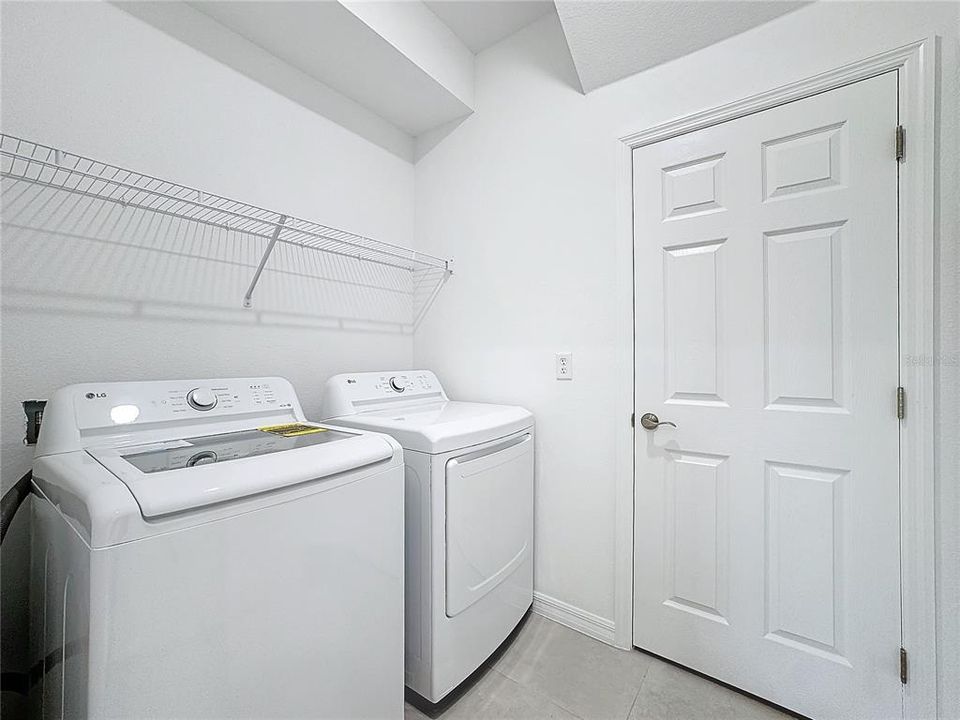 For Rent: $2,250 (4 beds, 2 baths, 2004 Square Feet)