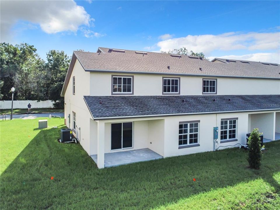 For Rent: $2,250 (4 beds, 2 baths, 2004 Square Feet)