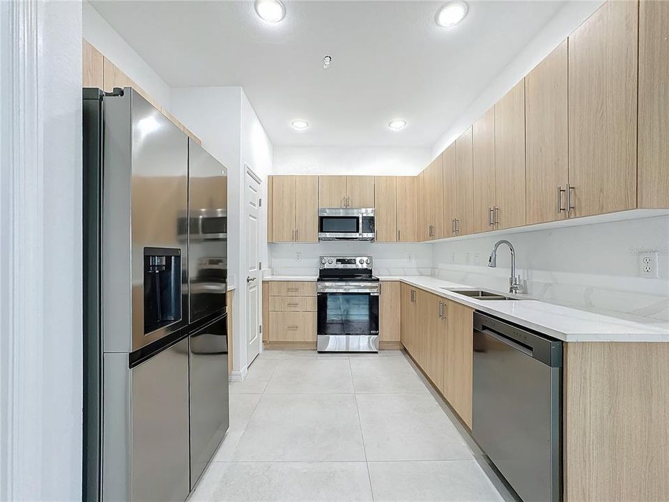 For Rent: $2,250 (4 beds, 2 baths, 2004 Square Feet)