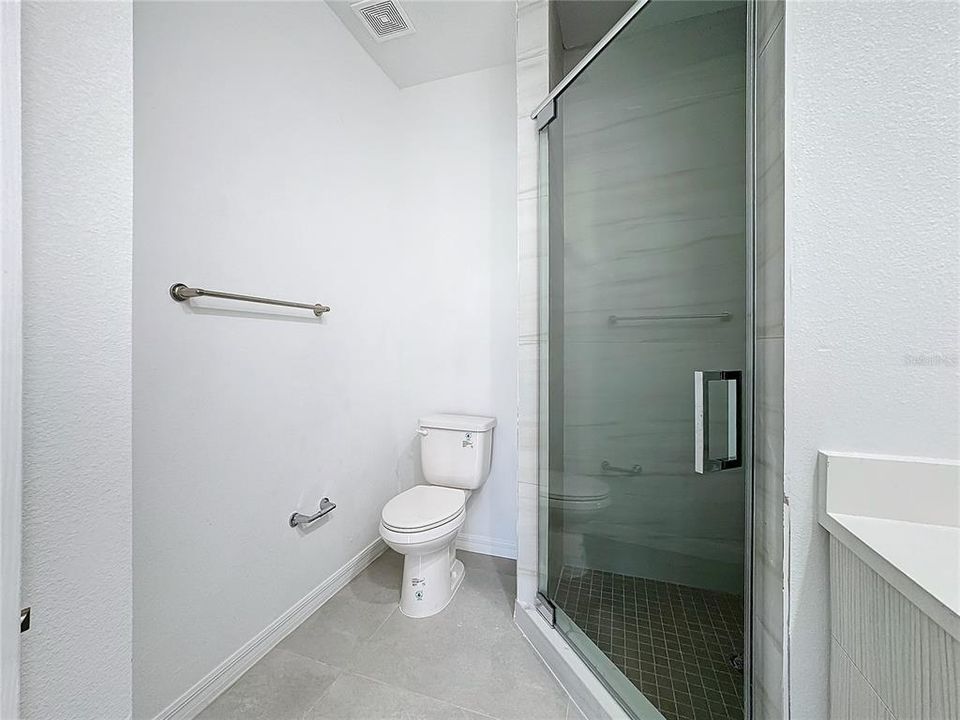 For Rent: $2,250 (4 beds, 2 baths, 2004 Square Feet)