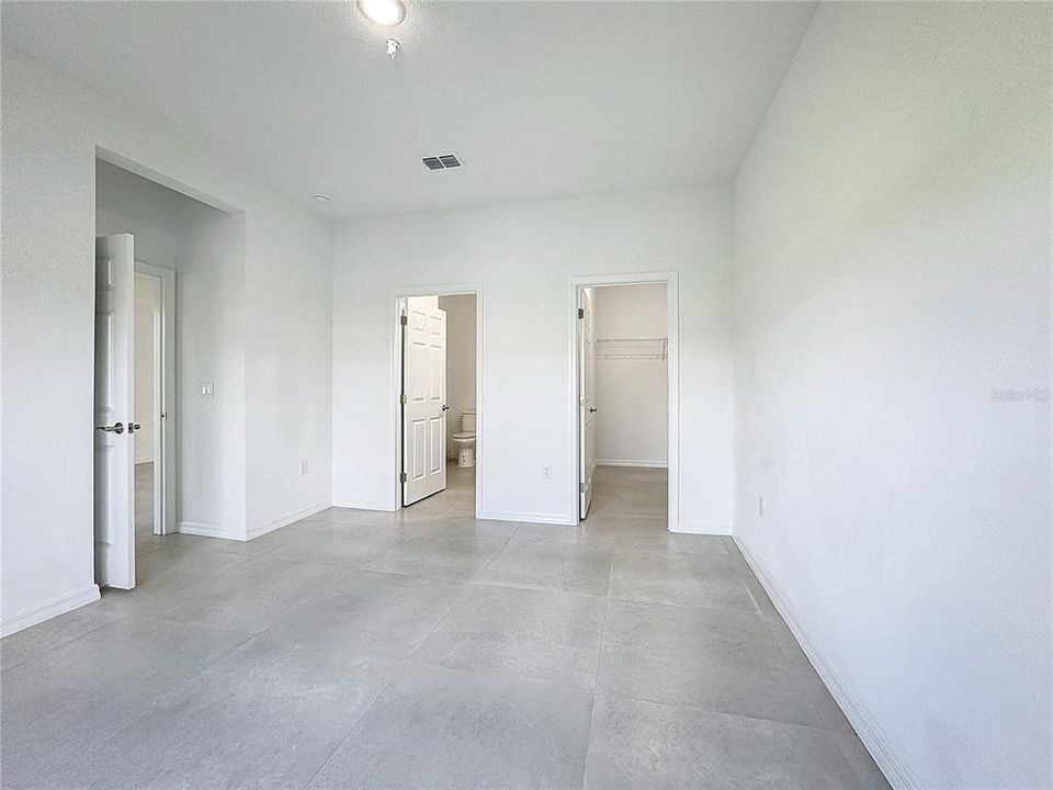 For Rent: $2,250 (4 beds, 2 baths, 2004 Square Feet)