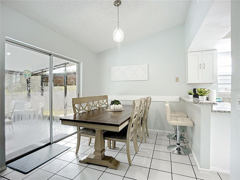 En Venta: $449,000 (4 camas, 2 baños, 1400 Pies cuadrados)