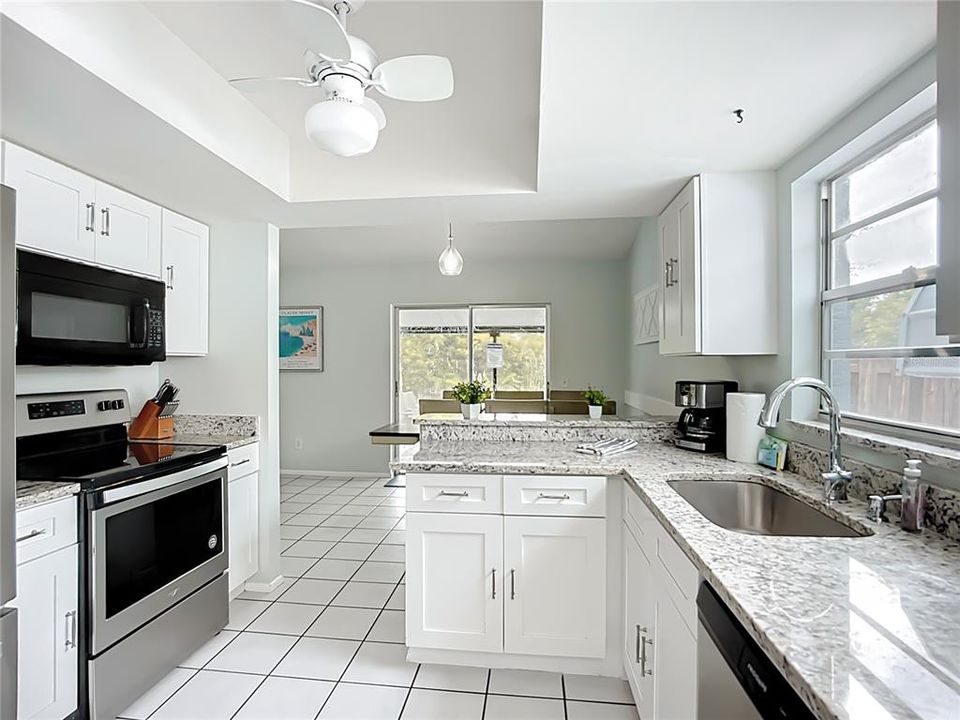 En Venta: $449,000 (4 camas, 2 baños, 1400 Pies cuadrados)