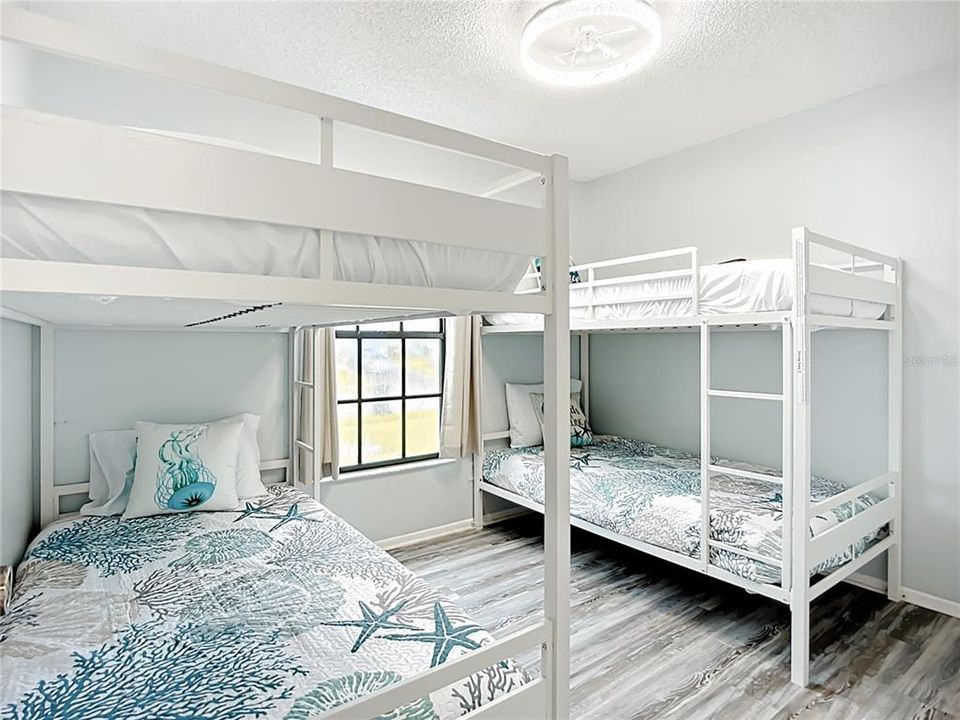 En Venta: $449,000 (4 camas, 2 baños, 1400 Pies cuadrados)