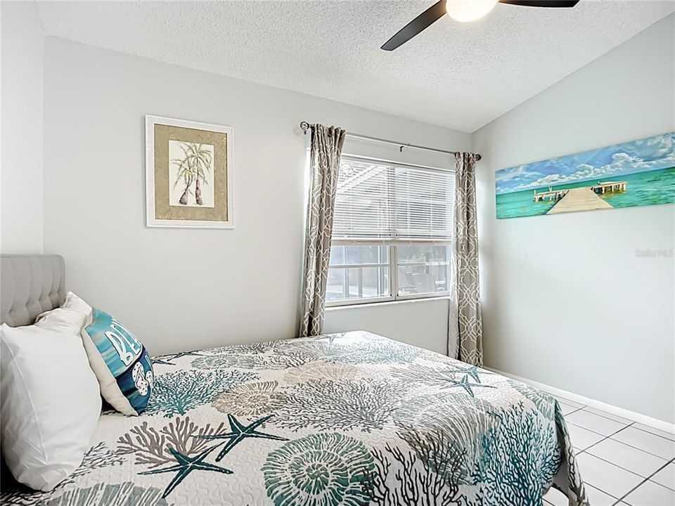 En Venta: $449,000 (4 camas, 2 baños, 1400 Pies cuadrados)