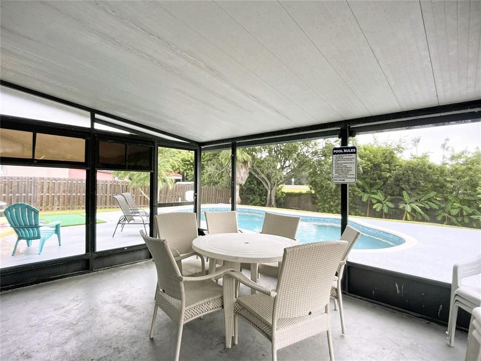 En Venta: $449,000 (4 camas, 2 baños, 1400 Pies cuadrados)