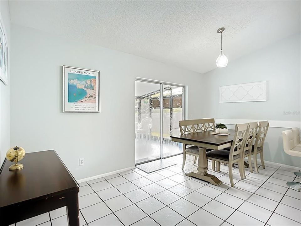 En Venta: $449,000 (4 camas, 2 baños, 1400 Pies cuadrados)