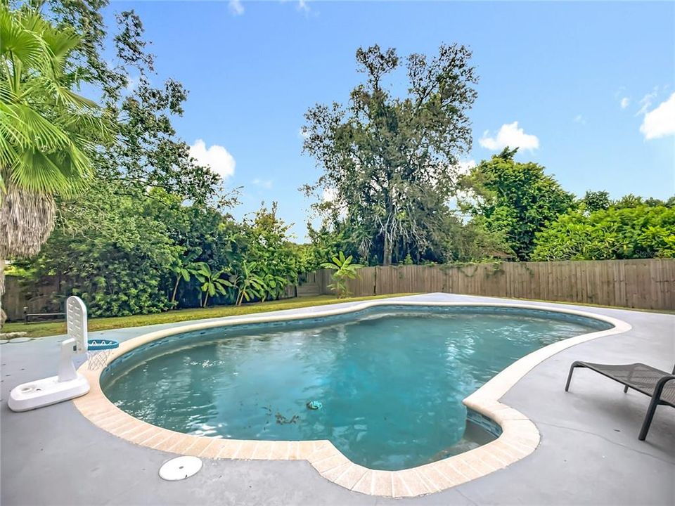 En Venta: $449,000 (4 camas, 2 baños, 1400 Pies cuadrados)