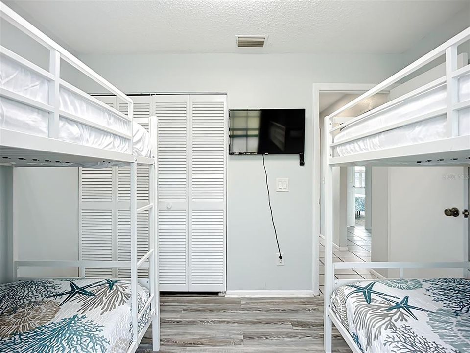 En Venta: $449,000 (4 camas, 2 baños, 1400 Pies cuadrados)