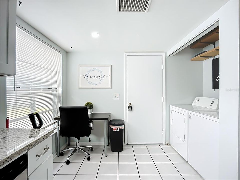 En Venta: $449,000 (4 camas, 2 baños, 1400 Pies cuadrados)