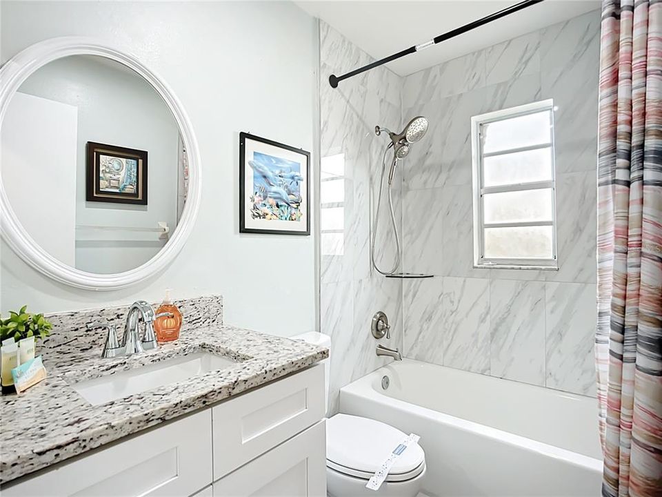 En Venta: $449,000 (4 camas, 2 baños, 1400 Pies cuadrados)