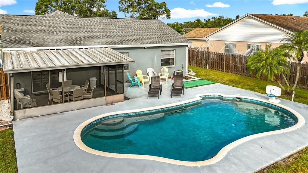 En Venta: $449,000 (4 camas, 2 baños, 1400 Pies cuadrados)