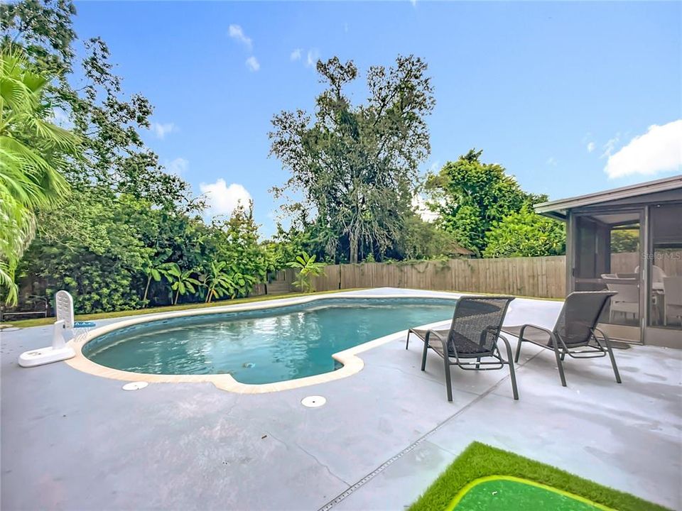 En Venta: $449,000 (4 camas, 2 baños, 1400 Pies cuadrados)