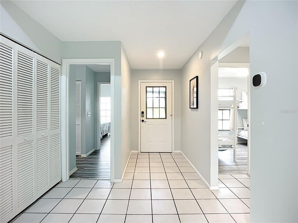 En Venta: $449,000 (4 camas, 2 baños, 1400 Pies cuadrados)