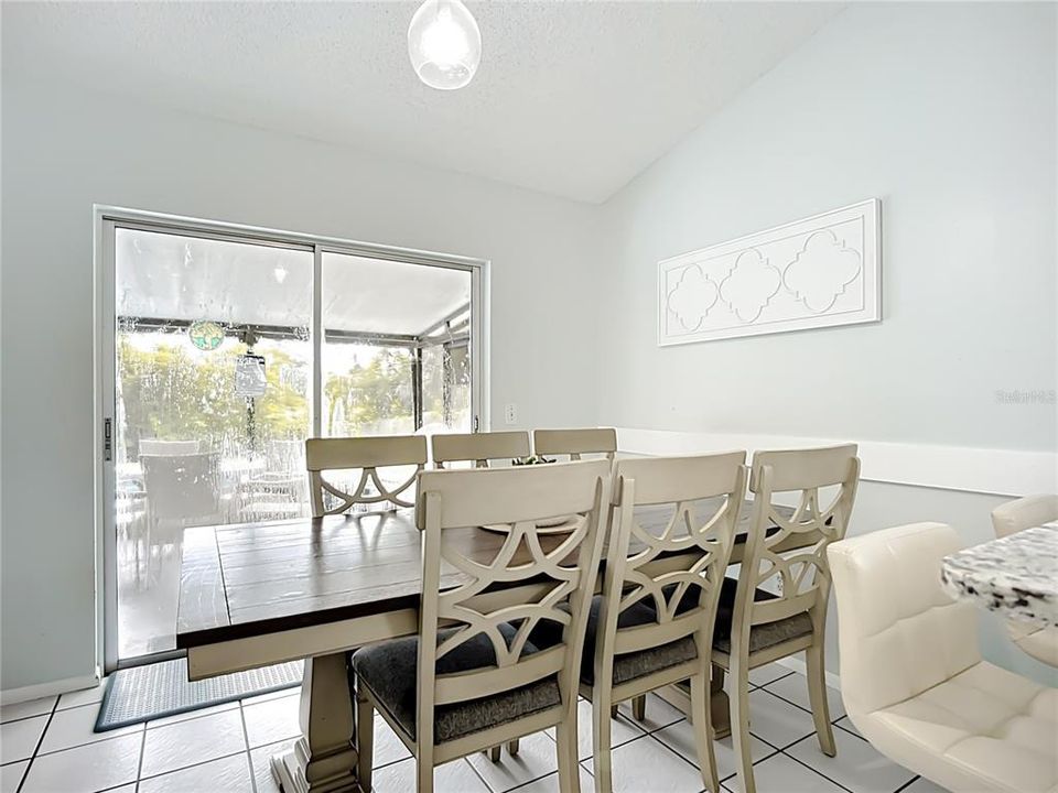 En Venta: $449,000 (4 camas, 2 baños, 1400 Pies cuadrados)