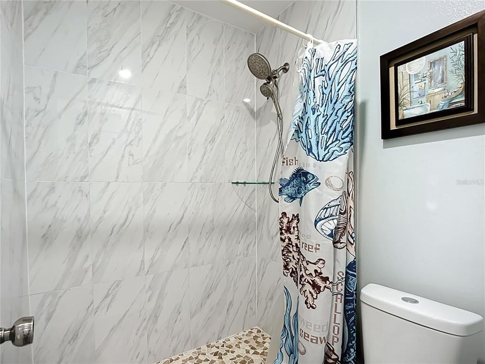 En Venta: $449,000 (4 camas, 2 baños, 1400 Pies cuadrados)