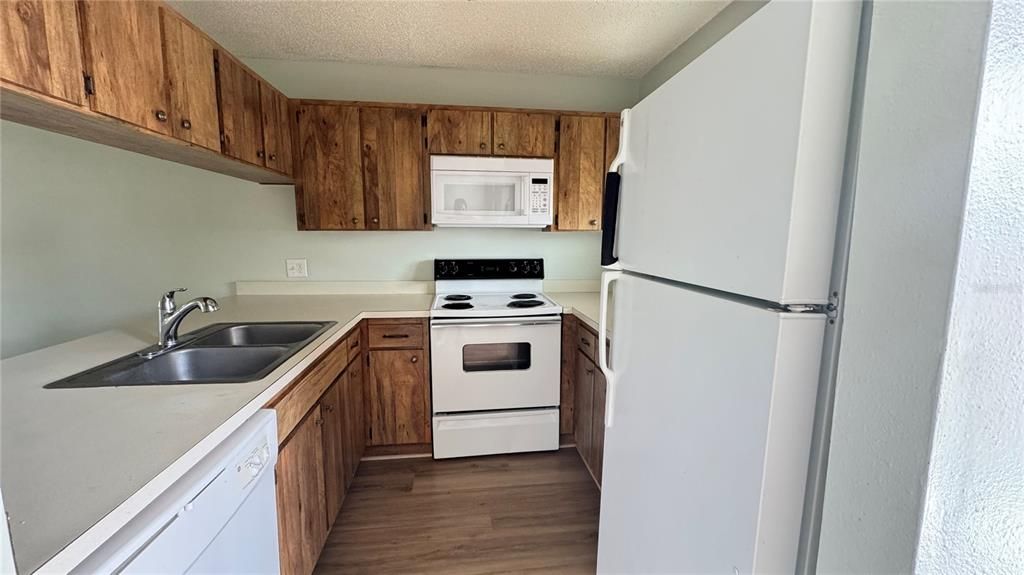 For Rent: $1,295 (2 beds, 2 baths, 864 Square Feet)