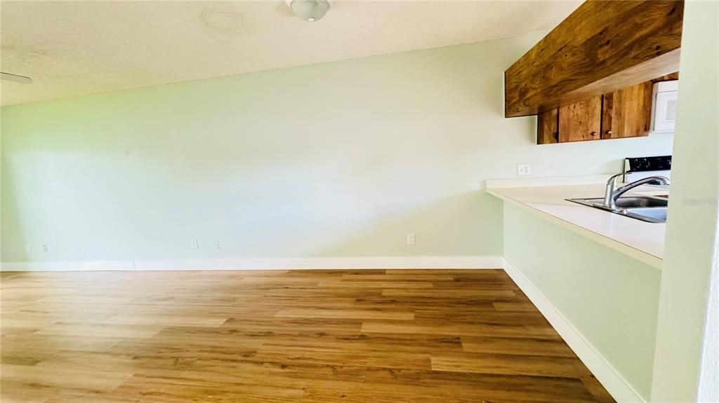 For Rent: $1,295 (2 beds, 2 baths, 864 Square Feet)