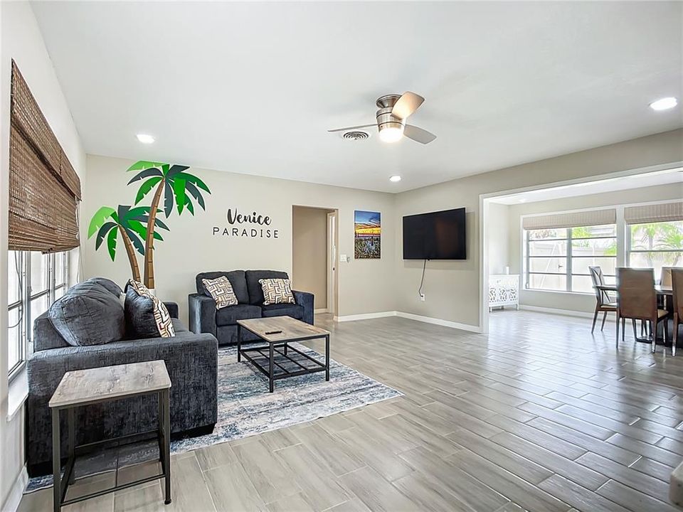 For Sale: $469,000 (3 beds, 2 baths, 1636 Square Feet)