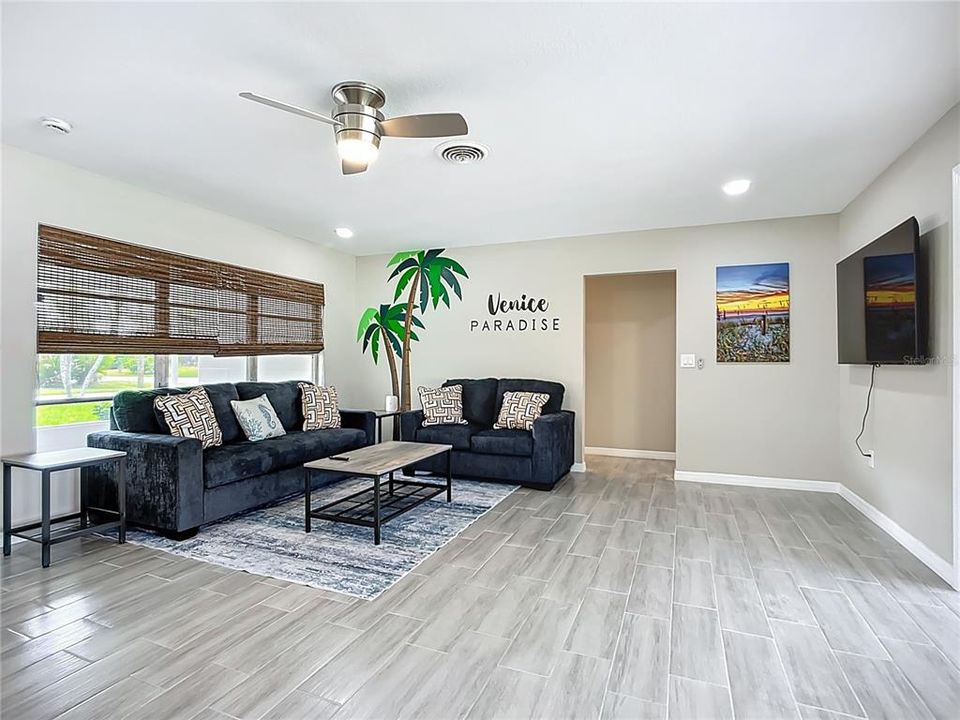 For Sale: $469,000 (3 beds, 2 baths, 1636 Square Feet)