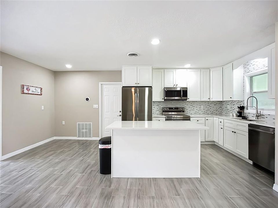 For Sale: $469,000 (3 beds, 2 baths, 1636 Square Feet)