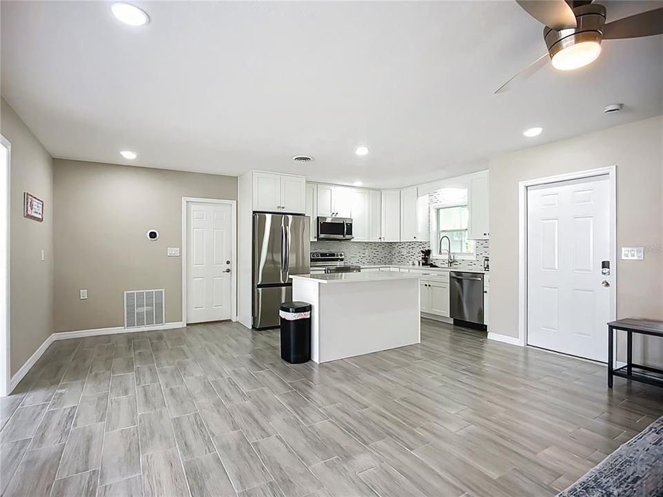 For Sale: $469,000 (3 beds, 2 baths, 1636 Square Feet)