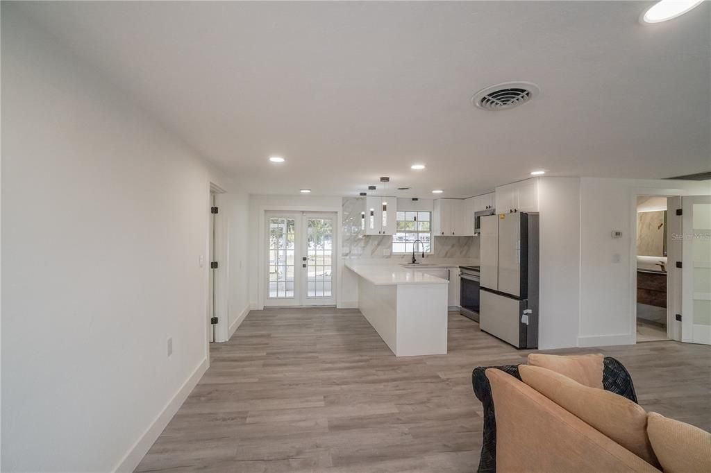 For Sale: $359,800 (3 beds, 2 baths, 1016 Square Feet)