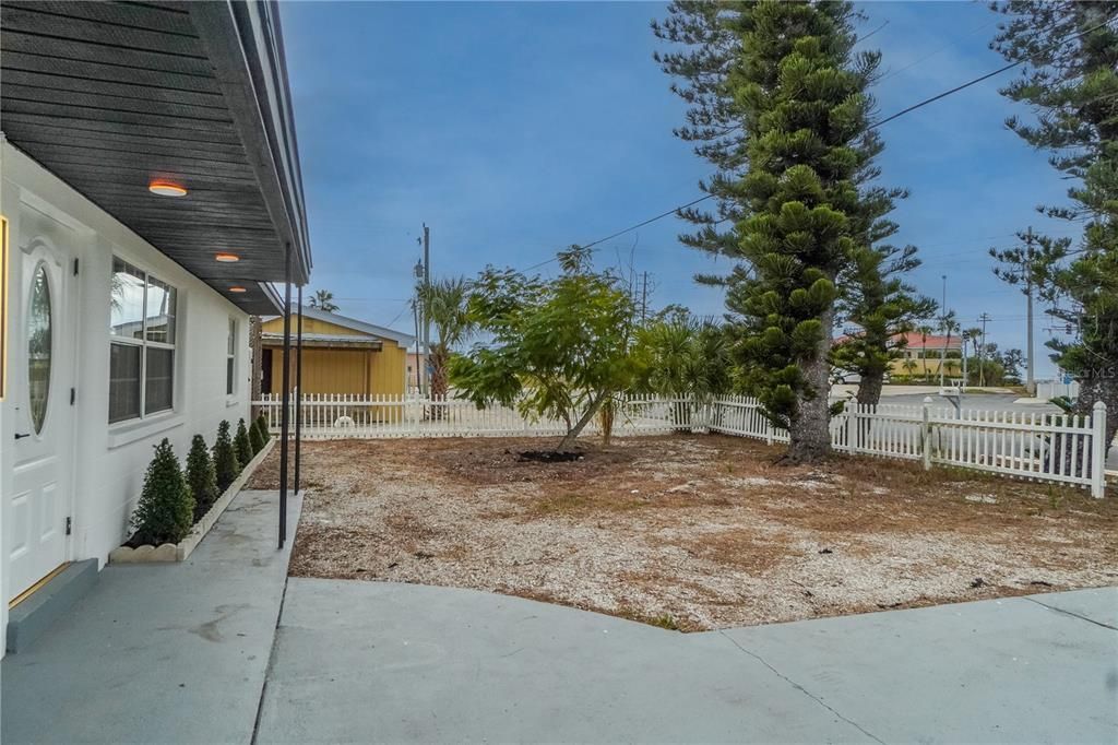 For Sale: $359,800 (3 beds, 2 baths, 1016 Square Feet)