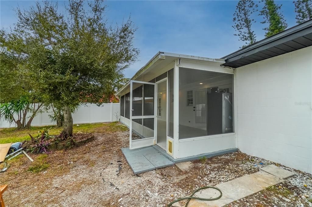 For Sale: $359,800 (3 beds, 2 baths, 1016 Square Feet)