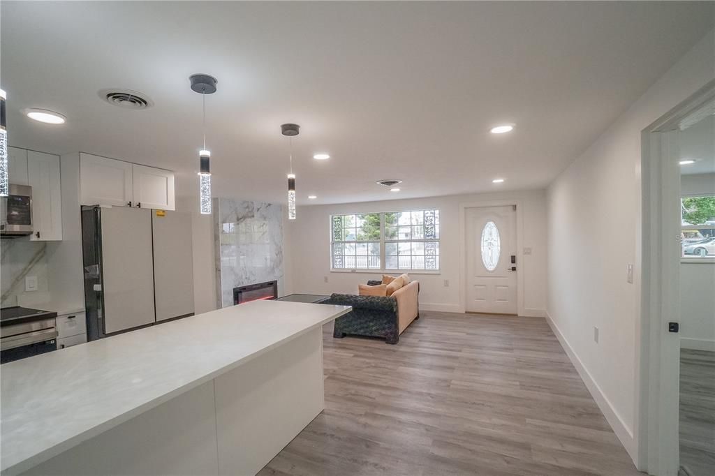 For Sale: $359,800 (3 beds, 2 baths, 1016 Square Feet)