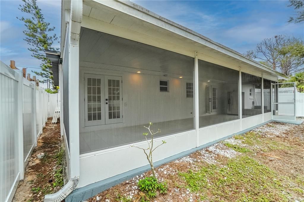 For Sale: $359,800 (3 beds, 2 baths, 1016 Square Feet)