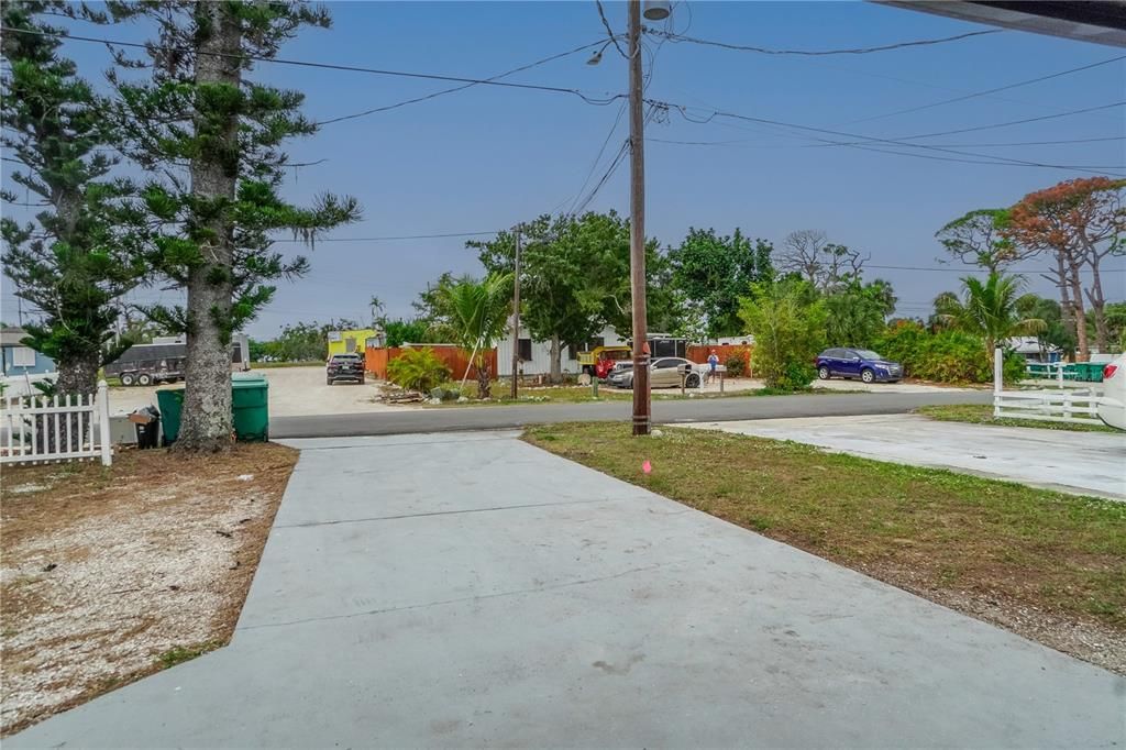 For Sale: $359,800 (3 beds, 2 baths, 1016 Square Feet)