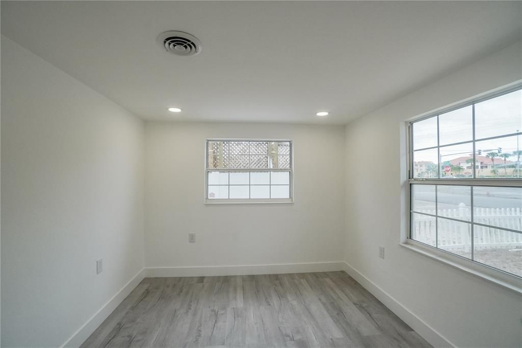 For Sale: $359,800 (3 beds, 2 baths, 1016 Square Feet)