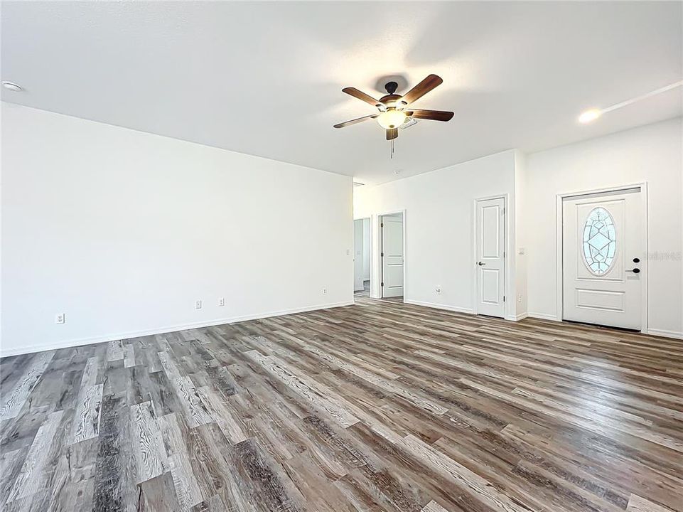 На продажу: $359,900 (3 спален, 2 ванн, 1637 Квадратных фут)