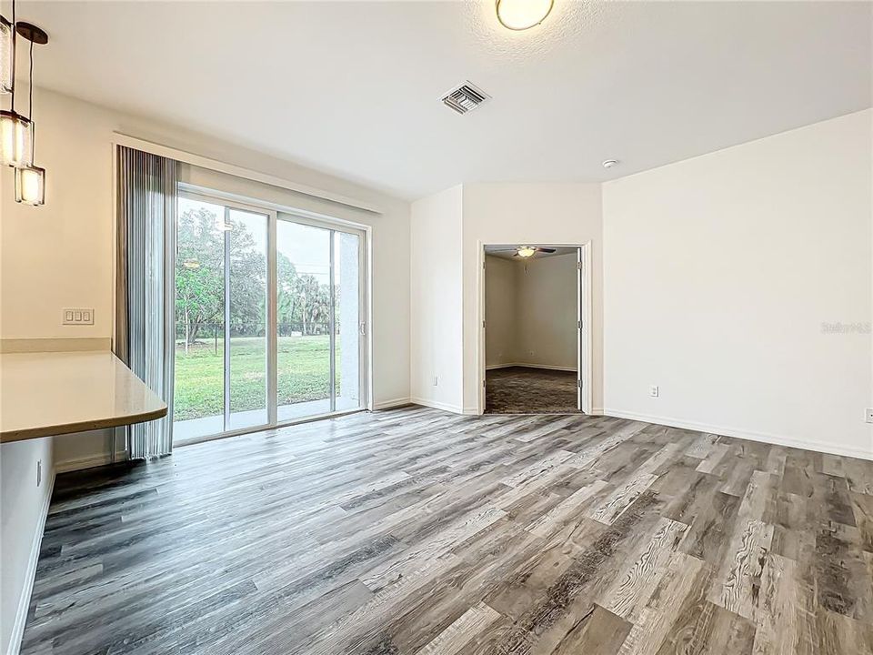 На продажу: $359,900 (3 спален, 2 ванн, 1637 Квадратных фут)