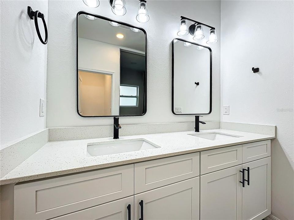 На продажу: $359,900 (3 спален, 2 ванн, 1637 Квадратных фут)