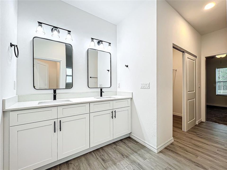 На продажу: $359,900 (3 спален, 2 ванн, 1637 Квадратных фут)